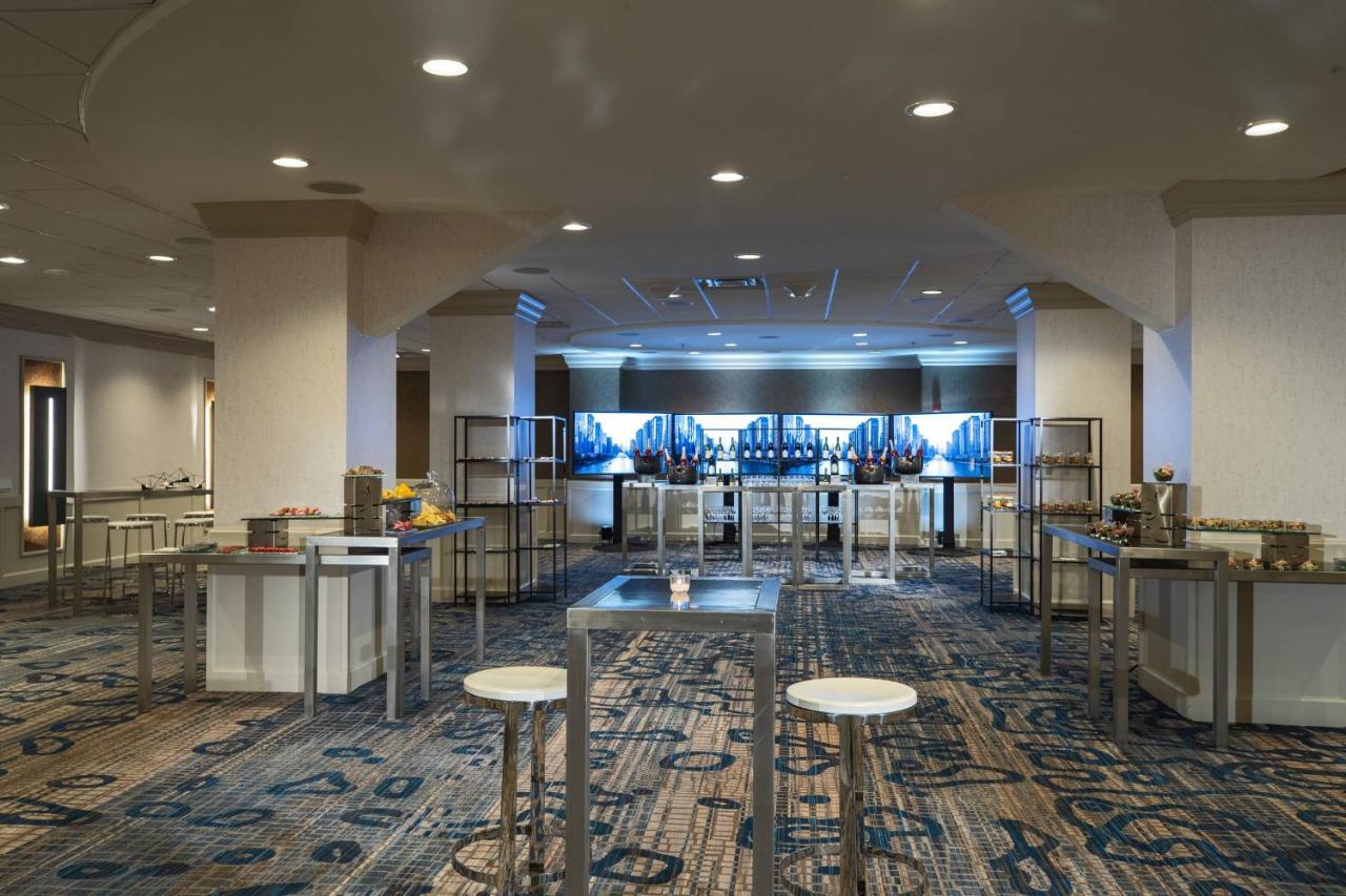 Отель Chicago Marriott Downtown Magnificent Mile Экстерьер фото